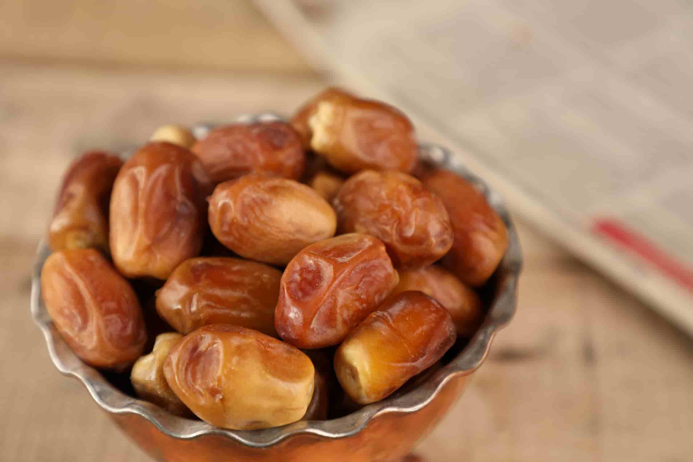 خرما زاهدی ریز میان‌وعده‌ای کوچک و انرژی‌بخش